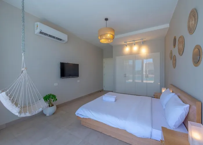 Breezy Lagoonfront Escape 3br With Private Heated Pool & Lagoon Access I Tawila El Gouna Villa *