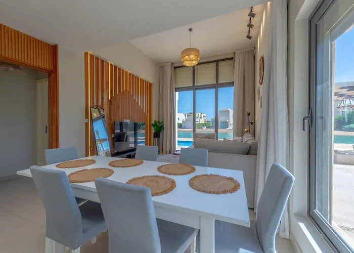 Villa Breezy Lagoonfront Escape 3br With Private Heated Pool & Lagoon Access I Tawila El Gouna *