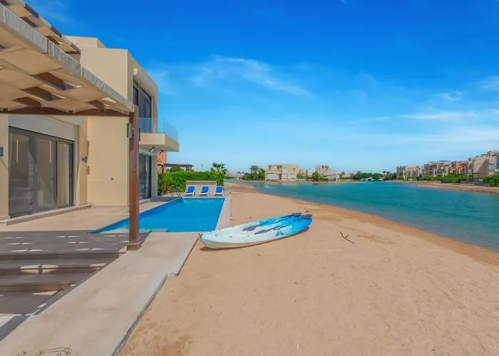 Villa Breezy Lagoonfront Escape 3br With Private Heated Pool & Lagoon Access I Tawila El Gouna