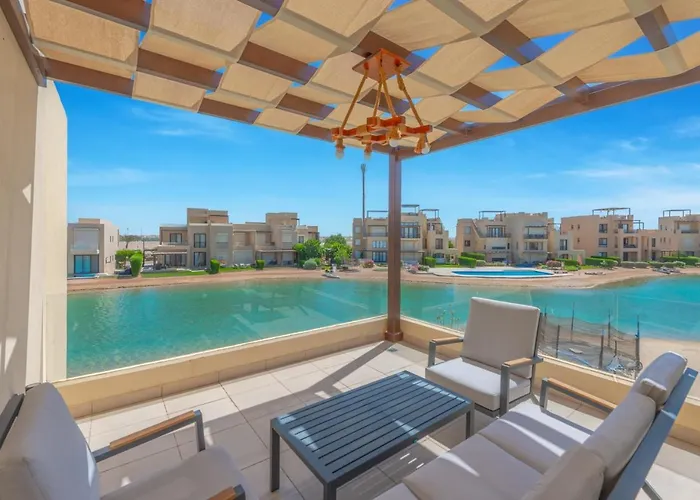 Breezy Lagoonfront Escape 3br With Private Heated Pool & Lagoon Access I Tawila El Gouna Villa