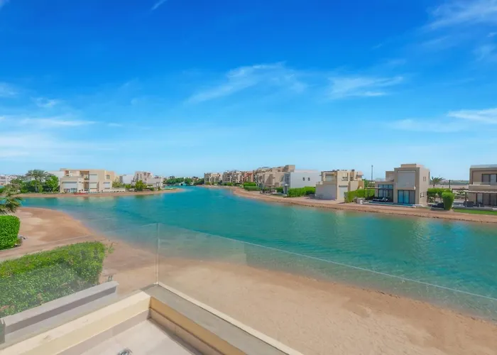 Villa Breezy Lagoonfront Escape 3br With Private Heated Pool & Lagoon Access I Tawila El Gouna *