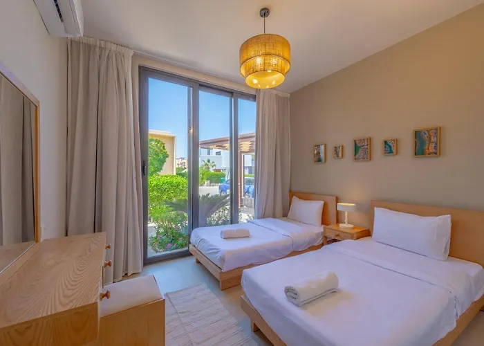 Breezy Lagoonfront Escape 3br With Private Heated Pool & Lagoon Access I Tawila El Gouna Villa *