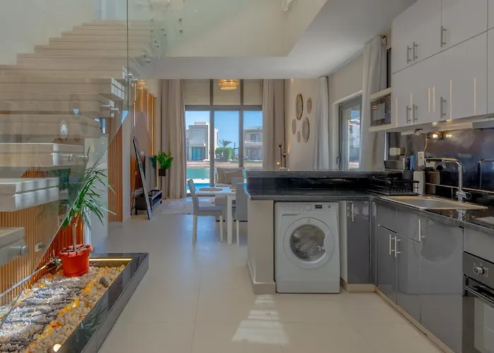 Breezy Lagoonfront Escape 3br With Private Heated Pool & Lagoon Access I Tawila El Gouna Villa *