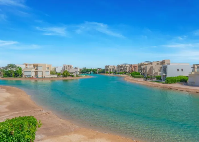Breezy Lagoonfront Escape 3br With Private Heated Pool & Lagoon Access I Tawila El Gouna Villa