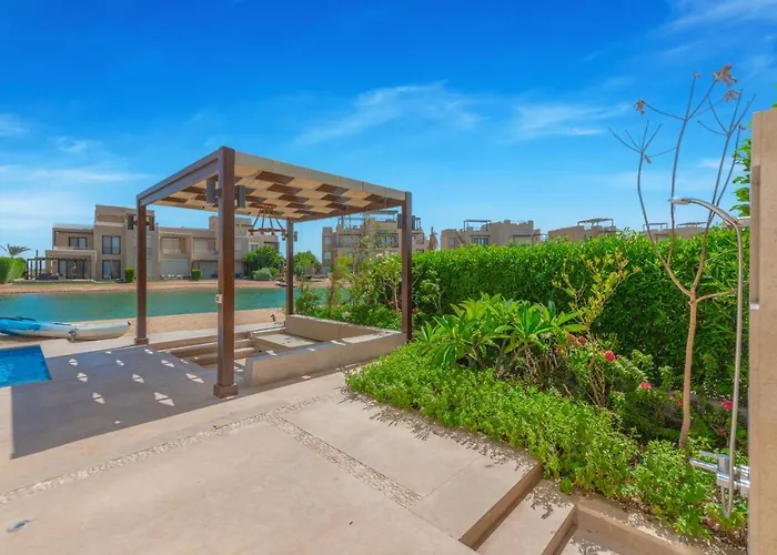 Villa Breezy Lagoonfront Escape 3br With Private Heated Pool & Lagoon Access I Tawila El Gouna